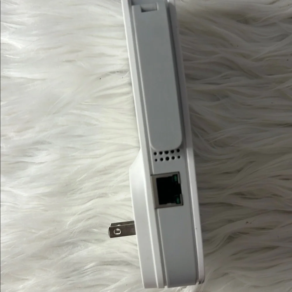 TP-Link White Wi-Fi Range Extender - Picture 6 of 7